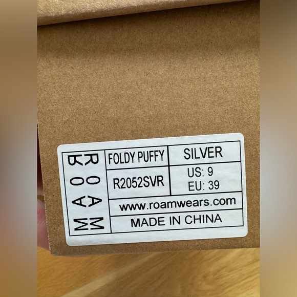 Roam Foldy Puffy‎ Silver Sandal size 9 VG condition - Picture 12 of 12